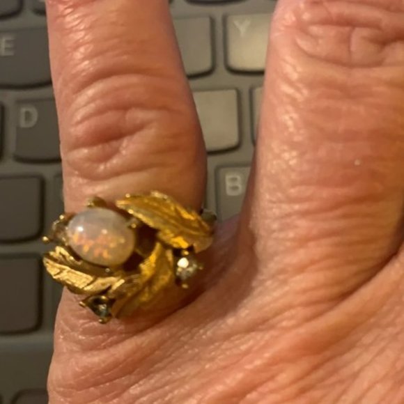 Vintage Avon Venetian Art Glass Faux Opal (1960s) Gold Ring  SKU: SV0331 - Picture 2 of 4